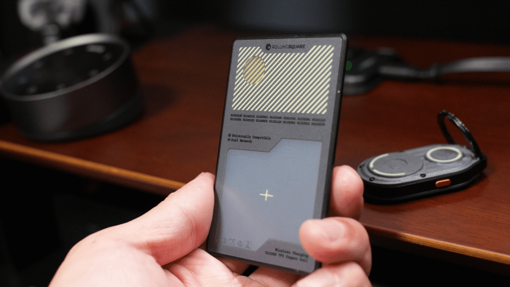 Air Card Pro Dualを財布に入れたイメージ