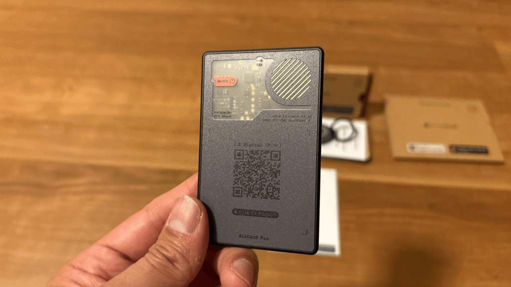 Air Card Pro Dualの薄さの比較