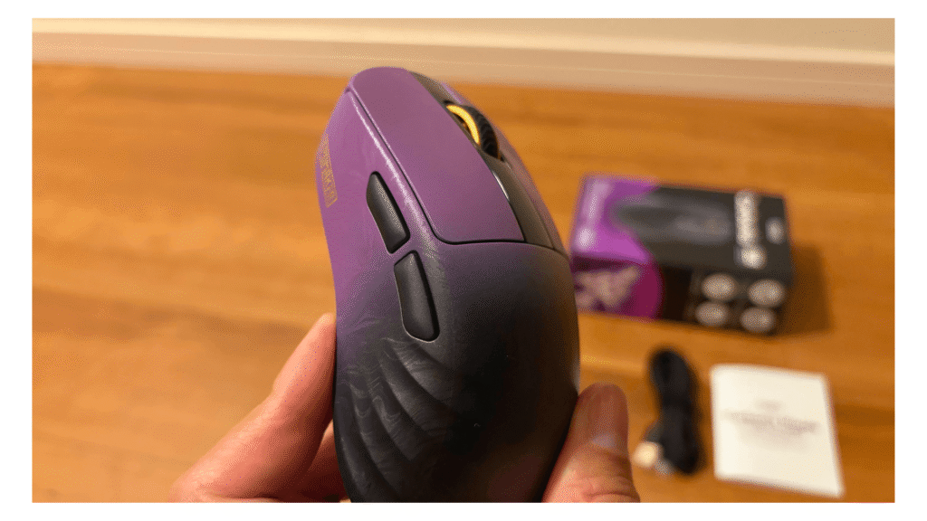 Carbonis Mouseのボタン配置とフォルム