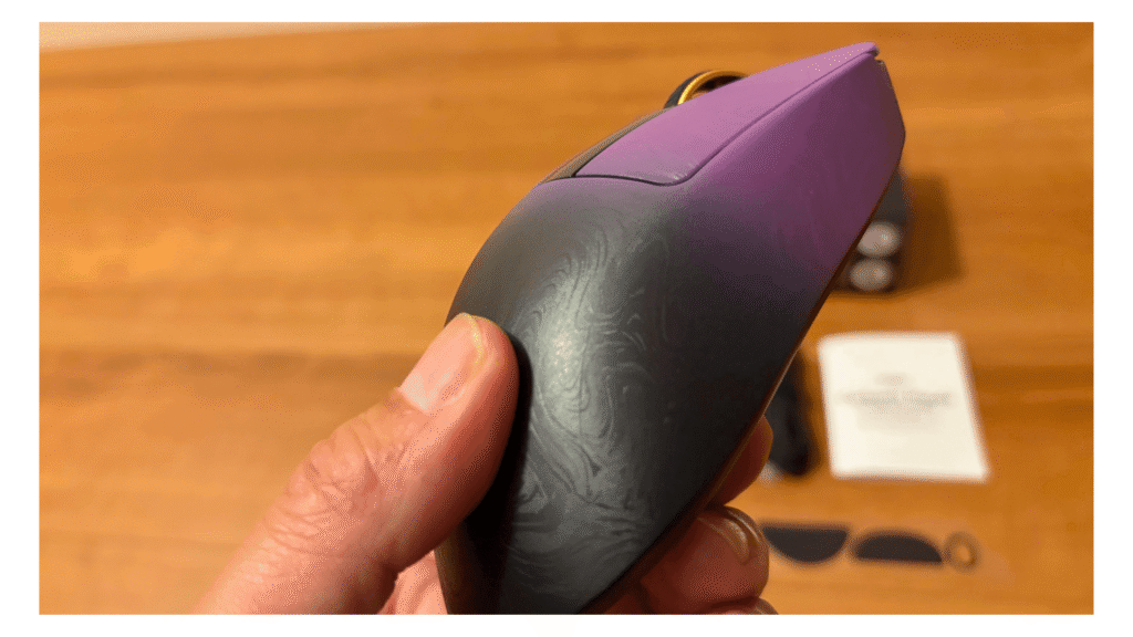 Carbonis Mouseを手に持ったときのグリップ感